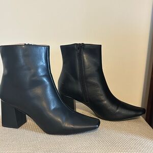 Haylinn Classic Black Leather Ankle Boots with Block Heel